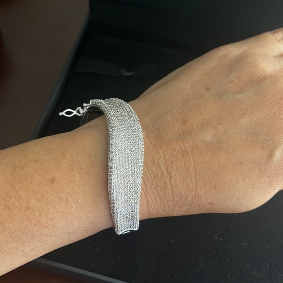 ::new:: pave set diamond bangle bracelet white gold - Picture 5 of 5